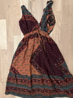 Klänning  - Jätte söt klänning, aldrig använd. Köpt utomlands. 