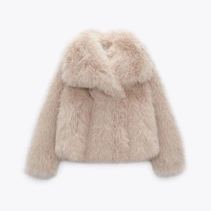 Zara pälsjacka - Säljer denna super fina och trendiga pälsjackan från Zara💕Säljer eftersom den inte har kommit så mycket till användning. Möts helst upp! Börja buda💕