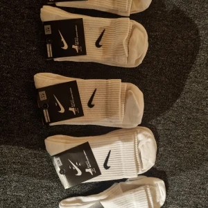 Nike Strumpor - 5 par nike strumpor 250kr för allihopa. Storlek 41-44