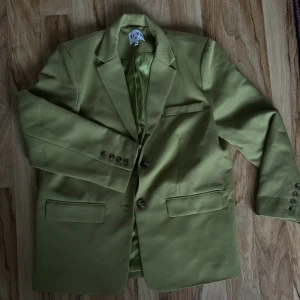 Grön kavaj NA-KD - Grön kavaj från NA-KD 💚 Pris kan diskuteras 