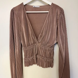 Söt topp - Fin topp från Zara! Inte använd så i väldigt fint skick