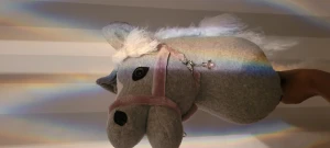 Käpphäst - Fin käpphäst utan hål osv. Säljs med pinne då den är fast syd men kan göra undantag. OBS säljs utan grimma.