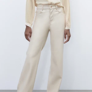 Zara byxor  - Helt nya och oanvända byxor i skinn från zara