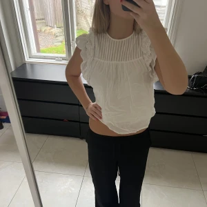 Blus  - Så söt och fin blus från & other stories, säljer då den inte kommer till användning ❤️