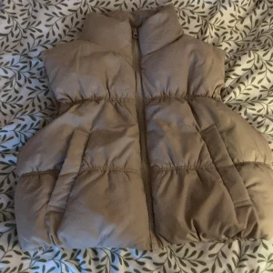 Väst kort besh  - Den är i ett jättebra sick.då jag har använt den 5 gånger.den är besh.