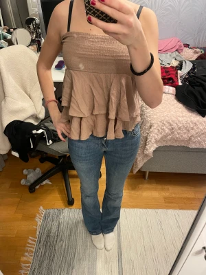 Kjol och topp - Kjol köpt här på Plick, den har blivit förliten för mig så kan endast använda den som topp 💗