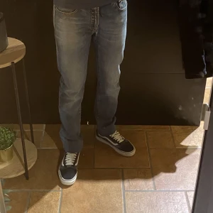 Cp company  - Cp company jeans, bra skick  Storlek 32 Ordinariepris 1899kr