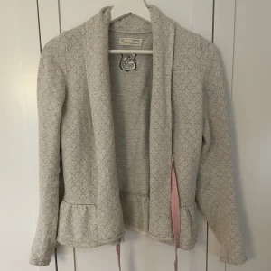 Kofta - Kofta från oddmolly, väldigt sparsamt använd. Nypris ca 2000. I storlek 1 vilket motsvarar S💝💝