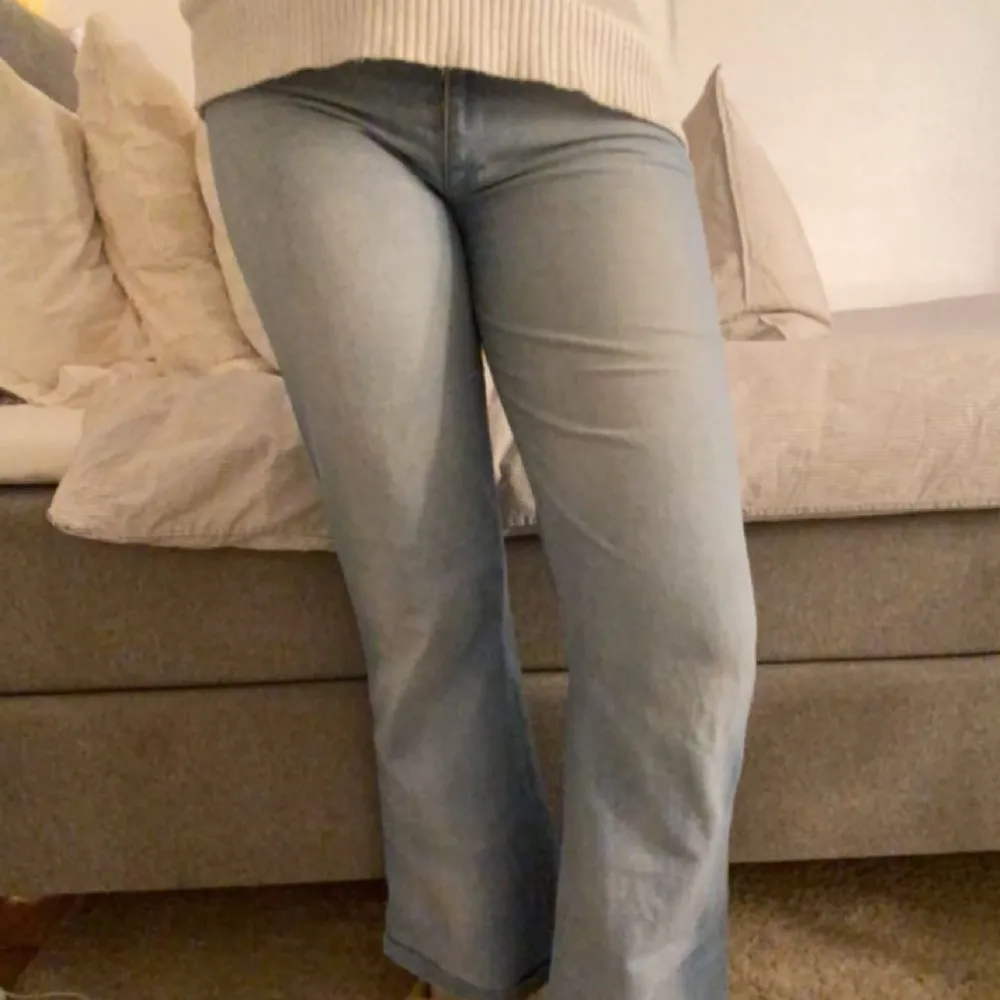 Säljer dessa lågmidjade jeans utan fickor, så balla!!. Jeans & Byxor.