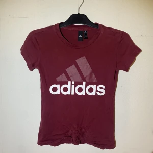 Adidas tshirt  - Fint skick 