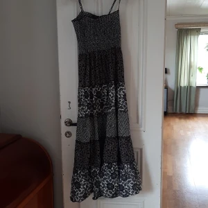 Lång klänning  - En lång klänning från lindex storlek s