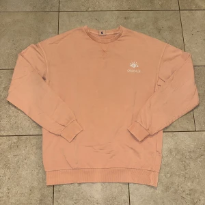 Sweatshirt - Fet Sweatshirt men inte används så mycket därför säljs, Storlek M-L