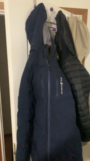Sail racing jacka (S) - Hej säljer min Sail racing jacka pågrund av ingen användning och ska köpa annat, Bra skick inget fel med den, Perfekt och värmer t vintern 