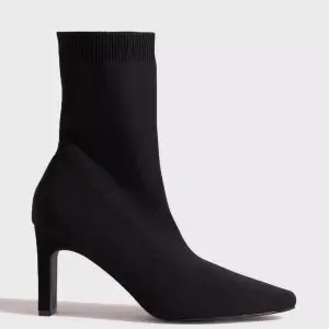 Sock heel boot, väldigt nya och perfekta i storleken, använda en gång. 
