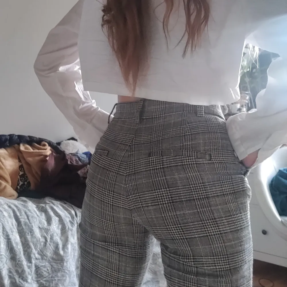 Så snygga och bekväma plaid kostymbyxor från H&M som blivit lite för tajta på mig!. Jeans & Byxor.