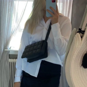 Vit skjorta  - Vit skjorta från nakd! Aldrig använd🤍