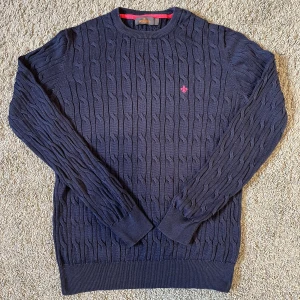 Morris Tröja - Fin stickad tröja från morris i storlek M. Inga defekter och i bra skick. Hör gärna av er vid frågor!