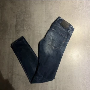 Replay jeans - Riktigt snygga Replay anbass jeans i storlek 29/32. Säljer pga att dem var för små. Pris kan diskuteras!!