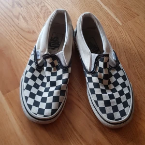 Vans - Checkerd vans slipons 