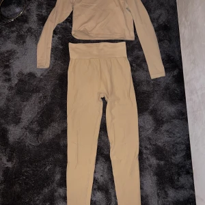 Tränings set  - Tränings set från H&M i storlek XS. 