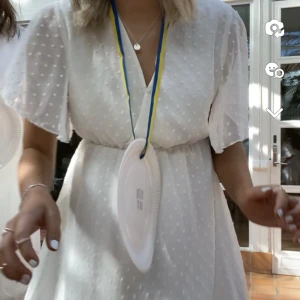 Studentklänning  - Jättesnygg studentklänning! Endast använd 1 gång på utspringet!! 💗💗