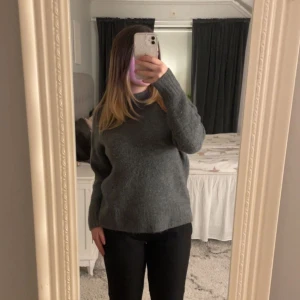 Grå stickad tröja - Mörkgrå stickad tröja från New Yorker i st xs❤️‍🩹
