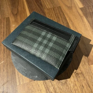 Mulberry plånbok  - Riktigt fet mulberry plånbok med klassisk mönster, låda och kvitto finns.