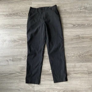 Mörkgråa kostymbyxor - Tidigare köpt på Sellpy, bra skick. 