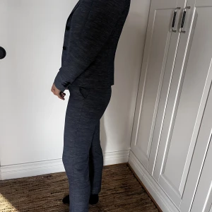 Kostym  - Snygg och klassisk kostym, rak passform på byxan. 