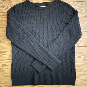 Jättefin långärmad tröja  - Köpt second hand men är ändå i perfekt skick. 