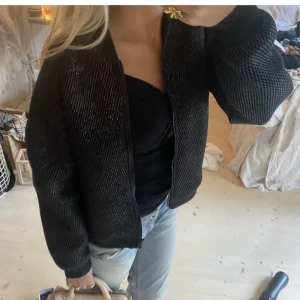 Jacka - Super snyggg jacka!! Lite smått glittrig💓💓