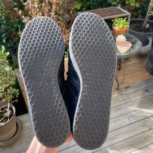 Adidas Gazelle Shoes - Säljer dessa Adidas Gazelle eftersom att de inte kommer till användning. Använda max 10 gånger. skick 9/10. Skriv privat om ni har frågor! Storlek 44. Pris kan diskuteras!