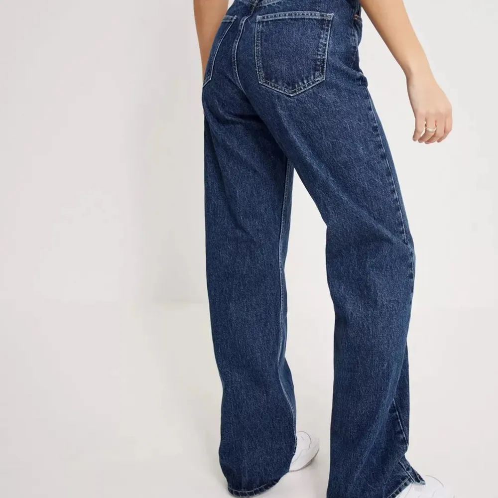 köpta på carlings för 800kr, använda max 5 gånger  säljer för dom är lite för små . Jeans & Byxor.