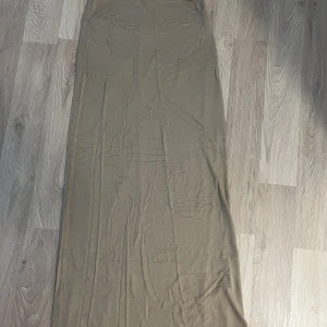 Lång kjol  - Lång kjol från Nelly. Bär storlek XS