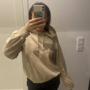 Hoodie  - Snygg beige hoodie från h&m💕