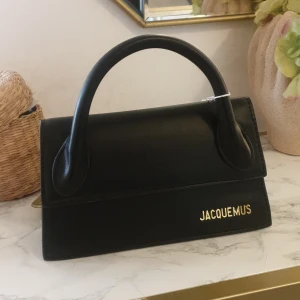 Jacquemus väska - Helt ny. Fint material. Ej äkta. 