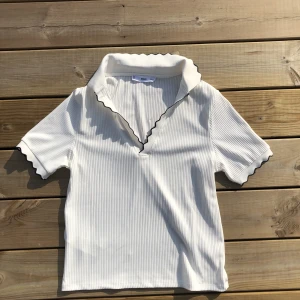 Topp - Jätte fin topp ifrån mango med fina detaljer. Nästan helt oanvänd💕