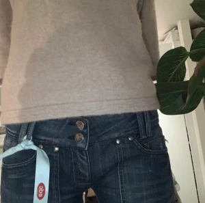 Lågmidjade esprit jeans - Jätte fina jeans som jag hitta här på Plick. Tyvärr var de för små. Lånade bilder, kom privat för egna❤️