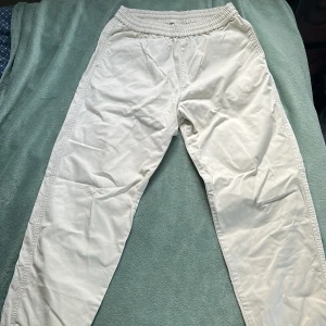 Chinos - Baggy Chinos från Sweet sktbs I storlek S