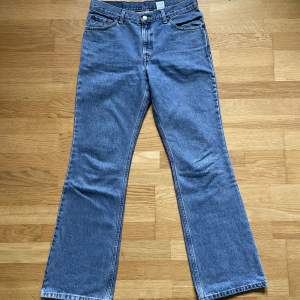 Bootcut jeans.  Passar true to size