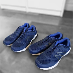 Idrotts skor Stadium  - TRYCK INTE PÅ ”KÖP NU” INNAN DU LÄST. Jag säljer två par idrotts skor, både i nyskick. 1 par: 120kr  2 par: 200kr  INOM DENNA ANNONS SÅ KÖPER DU TVÅ PAR, OM DU BARA VILL HA ETT SÅ GÅ IN PÅ MIN PROFIL OCH KOLLA ANNONSEN PRECIS UNDER DENNA!!!