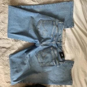 Ltb jeans - Funderar på att sälja mina ltb jeans då dom blivit för stora! Jätte bra skick Midjemått:35cm  Innerbenslängd: 74