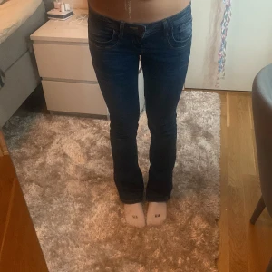 Ltb jeans - Sälher dessa super gulliga ltb jeans från zalando. Dem är storlek 26x30 och är då för korta på mig. Frakt ingår inte och postas då med postnord.❤️