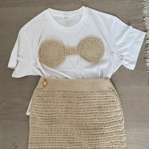 Virkad topp och kjol - Hemvirkad kjol och top inspirerad design av märket loewe titta sista bilden. 