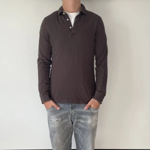Massimo Dutti Tröja  - Massimo Dutti Rugbytröja - Storlek M - varan är i bra skick, inga flaws (tecken på användning finns) - modellen är 188cm och 83kg - vid frågor eller funderingar är det bara att skriva!
