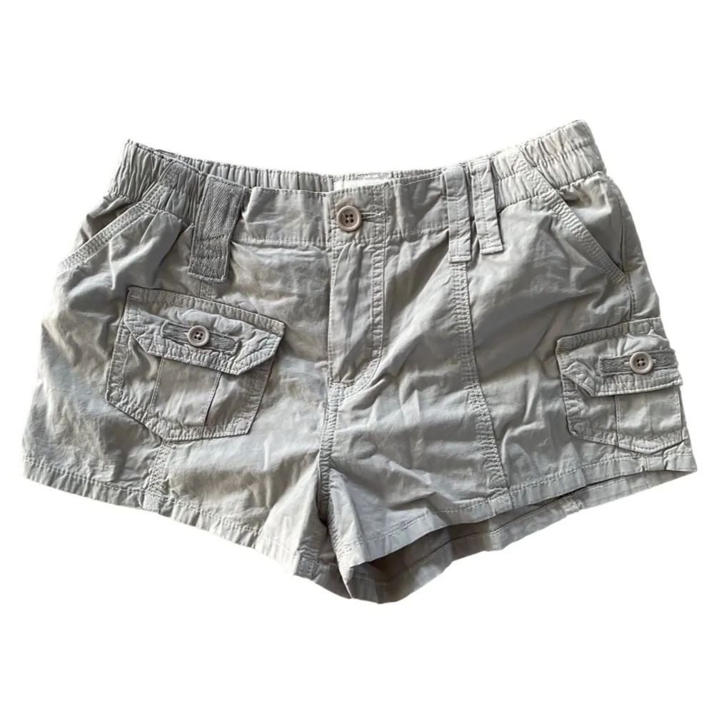 Nya oxh oanvända cargo shorts i storlek Xs, säljer för 250kr. Shorts.