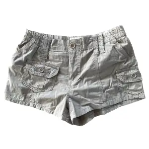 Nya oxh oanvända cargo shorts i storlek Xs, säljer för 250kr