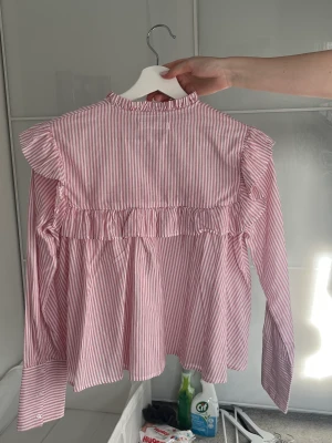 Blus  - Så gullig blus från mango 