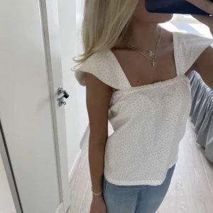 Topp - Super söt topp💕💕jättebra skick Bilderna är lånade av tjejen jag köpte av på Plick 