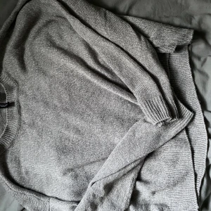 Tröja - Säljer en super skön långärmad tröja ifrån HM. Kommer inte till användning längre